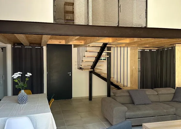 Hidden Rempart Duplex Lumineux Paisible Et Climatise Carcassonne